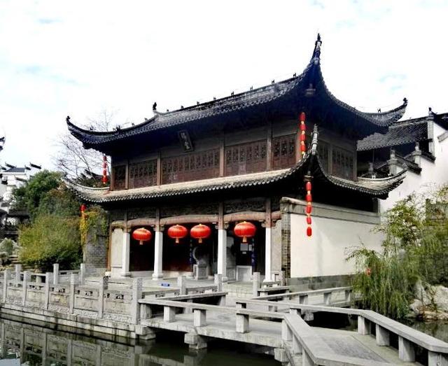国内这座“个性”的园林，穿上汉服才能进，游客表示入戏了