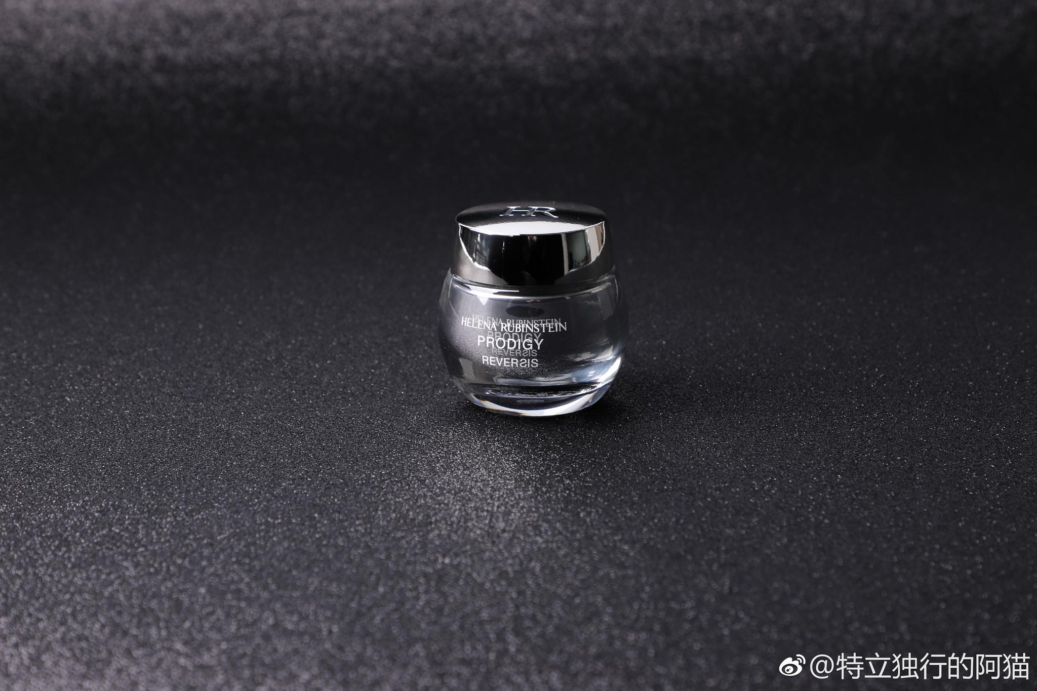开始用这个眼霜辽，不太理解HR粑粑为啥这么喜欢这样包装