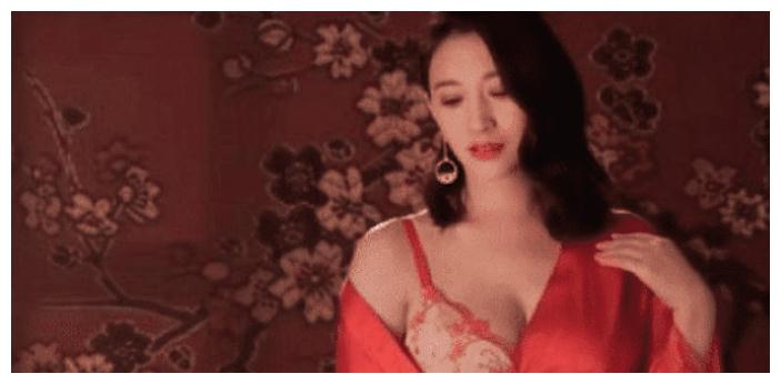 43岁李小冉代言内衣品牌, 相比那些“小”女星, 韵味不减当年
