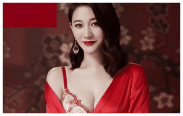 43岁李小冉代言内衣品牌, 相比那些“小”女星, 韵味不减当年