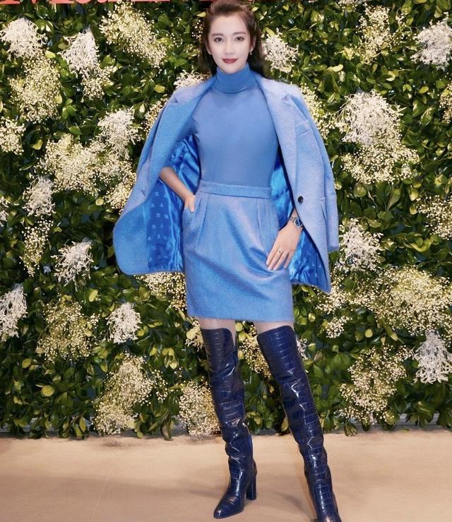 “女神”李冰冰现身活动，整套西服针织衫全是“蓝色”，高级减龄