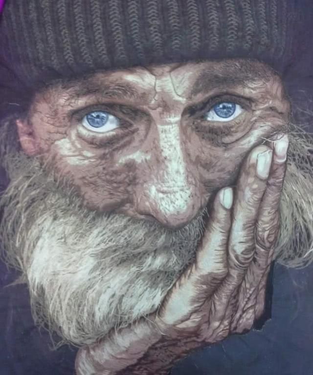 印度小哥用缝纫机画画，缝了300万米的线，3年后