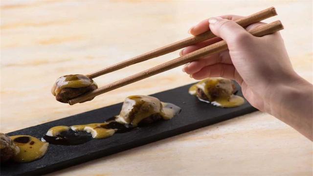 让日本人难受的垃圾分类，不得已发明可食用餐具，使用完直接吃掉