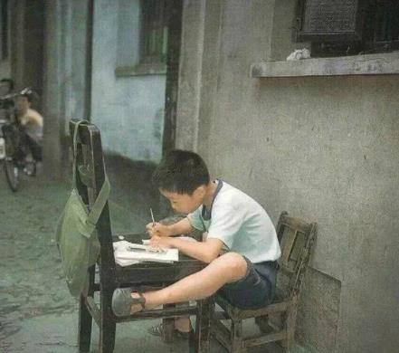 【今日爆笑动态图】原来健身器材是这样玩的，长见识了