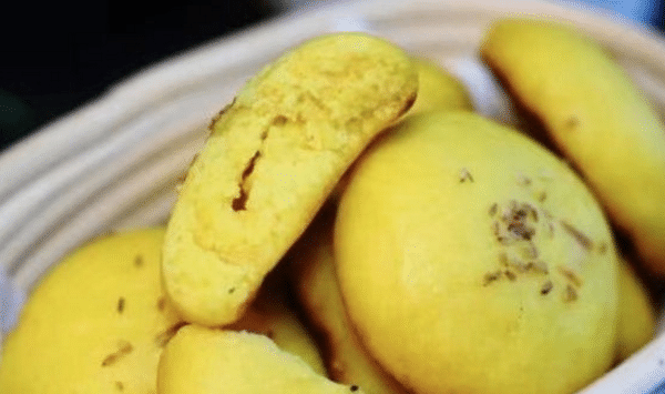 冬季想吃零食了怎么办? 那就做鸡蛋黄金饼干吧,小孩子的最爱!