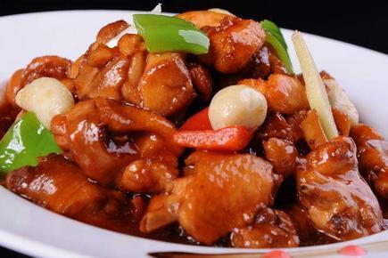 美食推荐:芹菜花生米,三杯鸡,凉拌鱼腥草,味道鲜美,做法简单