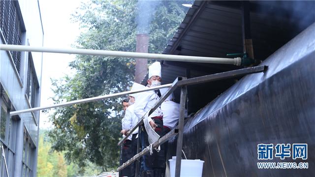“中国最大豆腐”在云南呈贡制成 获上海大世界基尼斯认证