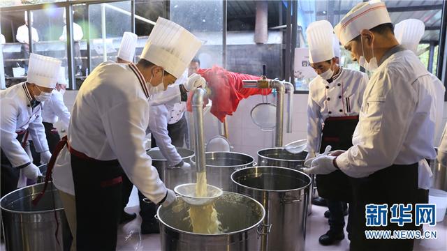 “中国最大豆腐”在云南呈贡制成 获上海大世界基尼斯认证