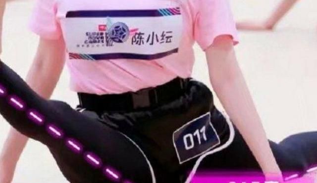 “一字马”劈到200多度的陈小纭，吴宣仪表示太厉害了吧