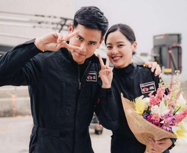 辛芷蕾拍摄内衣大片动作豪放，或受到彭于晏、李现的影响