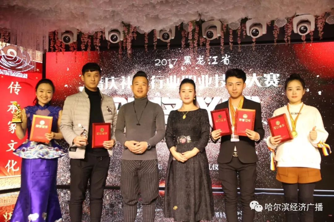 如何成为合格的礼仪主持人？！