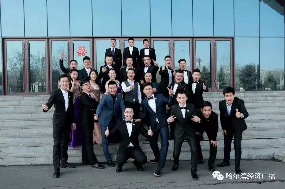 如何成为合格的礼仪主持人？！
