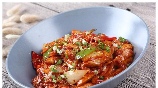 美食推荐：泡菜炒五花肉，青椒炒鸡脯，木桶大豆鸡的做法