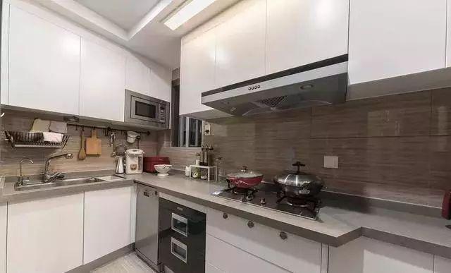 88㎡北欧两室一厅，浅色系十分治愈，最爱卫生间的花瓷砖