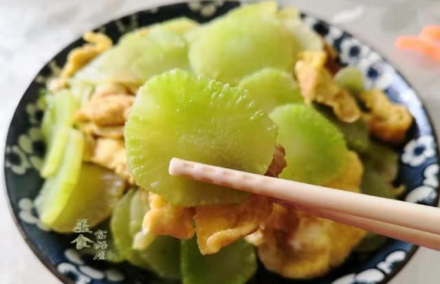 冬天，吃大鱼大肉不如它，常吃补钙降三高，还可缓解皮肤干燥！