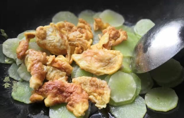 冬天，吃大鱼大肉不如它，常吃补钙降三高，还可缓解皮肤干燥！