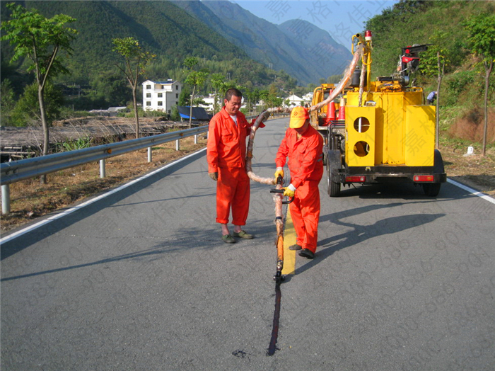 裂缝修补道路密封胶的产品特点、适用范围、使用方法和存储方法