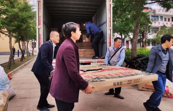 复旦大学助力王子清的赶马商城 献爱北斗学子捐赠体育器材