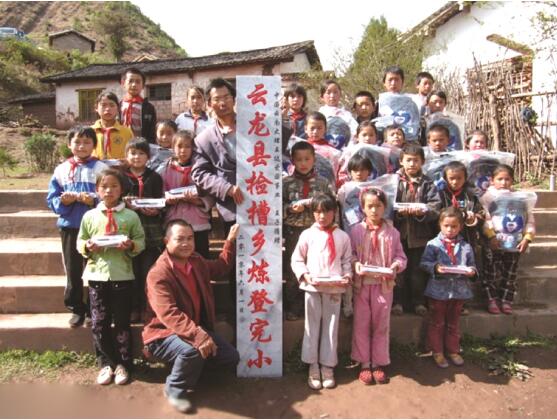 复旦大学助力王子清的赶马商城 献爱北斗学子捐赠体育器材