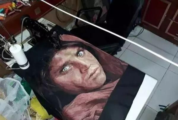 用缝纫机作画，作品还那么棒？