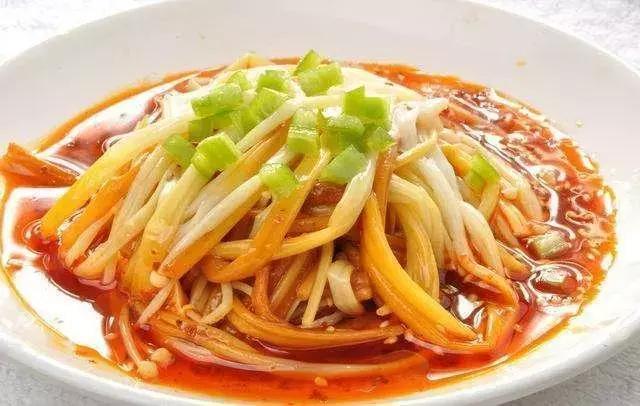 美食推荐：莲藕回锅肉，麻辣金针菇，脆爽圆白菜