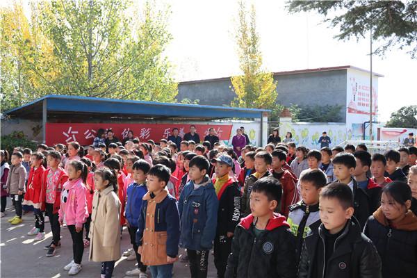 南阳“公益体彩 关爱校园”活动向蔡官屯小学获赠万元体育器材
