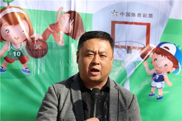 南阳“公益体彩 关爱校园”活动向蔡官屯小学获赠万元体育器材