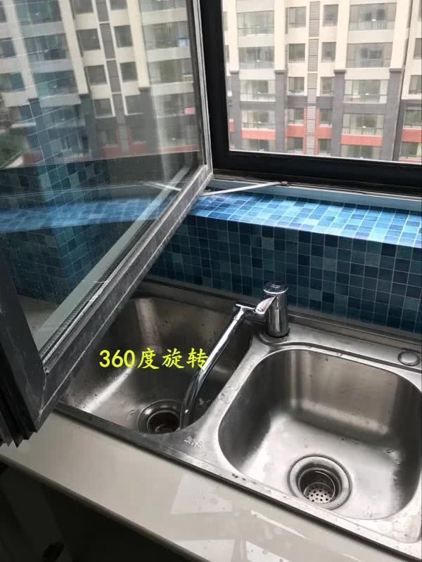 厨房水龙头挡住内开窗，开不了！邻居：拆啥窗？直接换这种水龙头