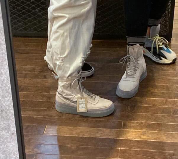 耐克AF1又来抢钱了！冲锋衣防水面料，透明底怎么穿都好看！