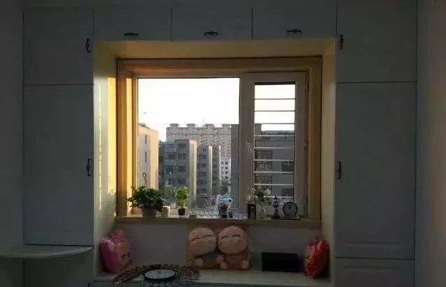 老公坚持客厅不吊顶！只走一圈石膏线！完工反而漂亮还实惠！