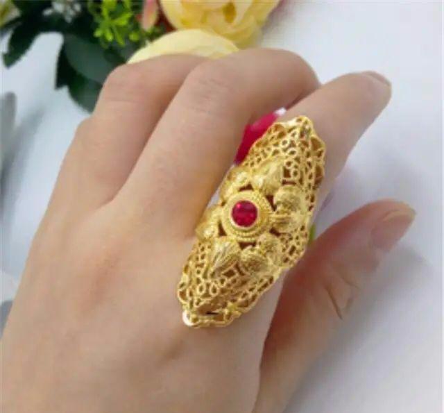 真正见过大世面的女人，很少戴这5种首饰，廉价寒酸，特别没品味