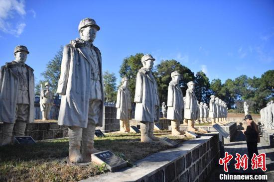 探访云南龙陵县中国远征军雕塑群