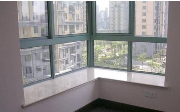 飘窗铺大理石太冰冷？现在都流行用“它”，防腐耐用更舒适