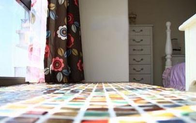 越来越多人飘窗不铺大理石了，头次见这种设计，美观又实用