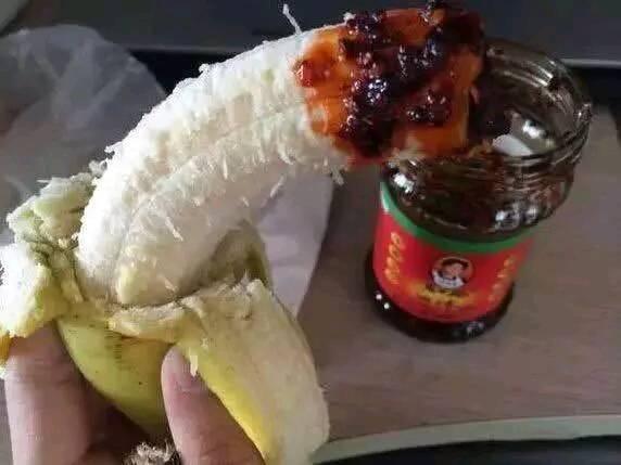 被大学生活逼出来的杰作，用饮水机吃火锅，啤酒瓶做烧烤