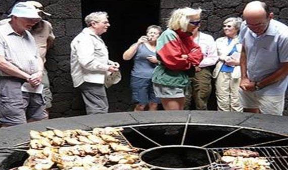 世界上最“悲催”的火山，高度仅为13米，还被游客拿来当烧烤炉