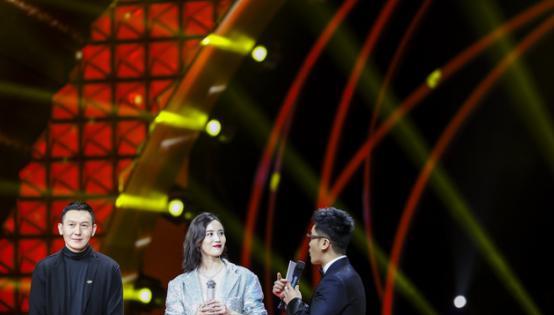 看宋佳的私服衣柜,各种时尚单品大集合,帅气随性是她的穿搭原则