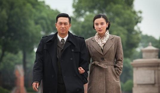 看宋佳的私服衣柜,各种时尚单品大集合,帅气随性是她的穿搭原则