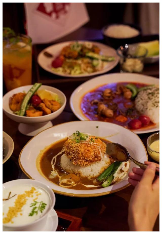 油条绿豆沙，生姜苏打水，缝纫机餐桌...这家复古小店绝了