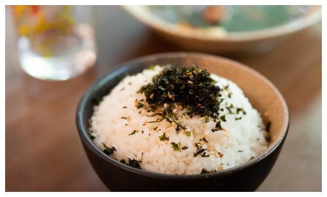 油条绿豆沙，生姜苏打水，缝纫机餐桌...这家复古小店绝了