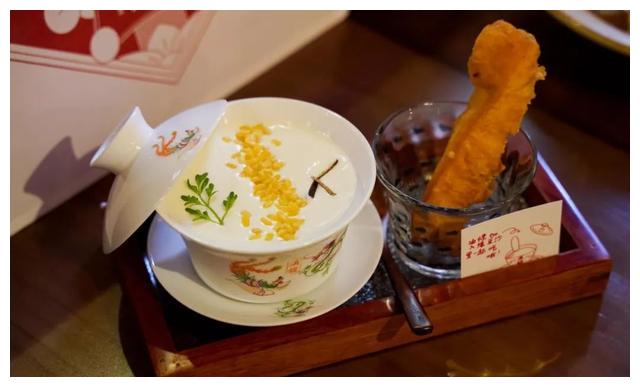 油条绿豆沙，生姜苏打水，缝纫机餐桌...这家复古小店绝了