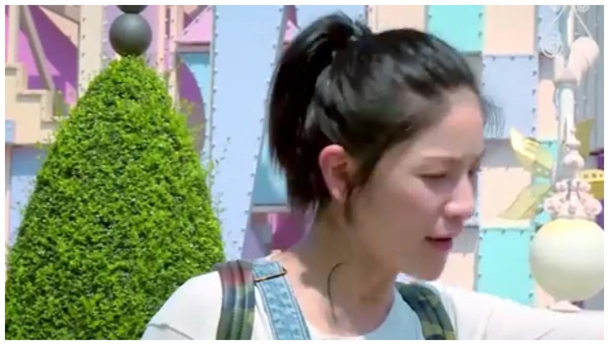 蒋丽莎刚出现就被调侃，小螺丝一脸担忧，妈妈也要“共享”？