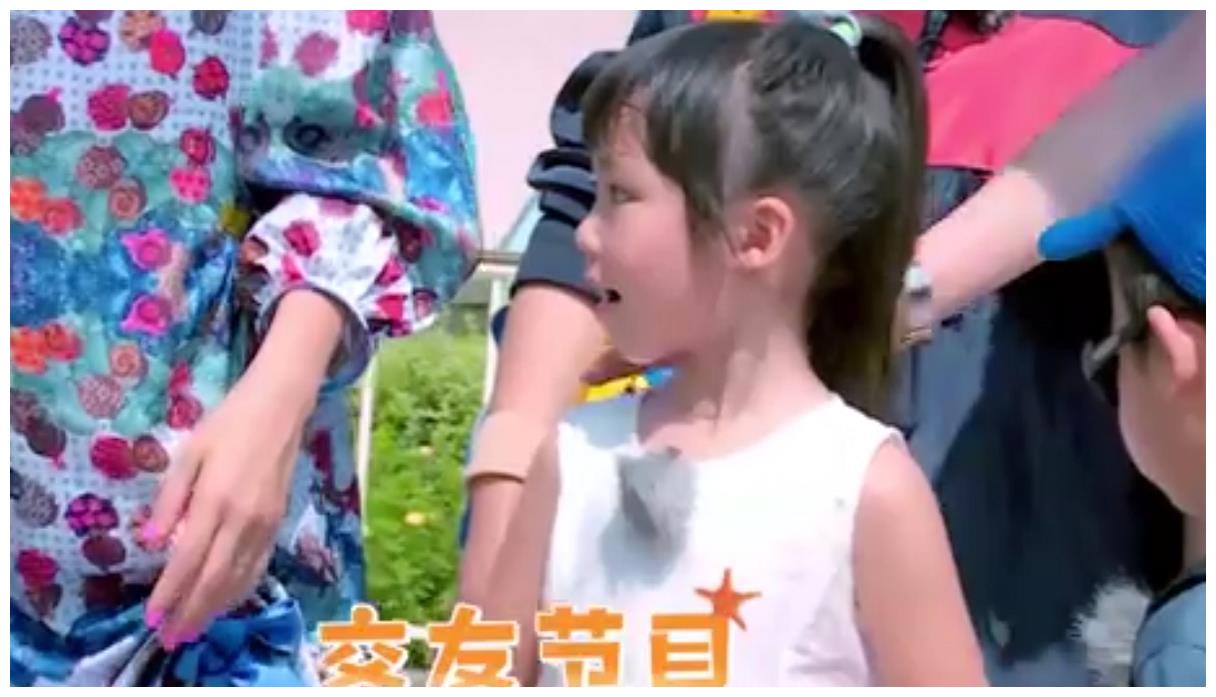 蒋丽莎刚出现就被调侃，小螺丝一脸担忧，妈妈也要“共享”？