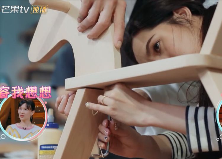 郭碧婷做手工木马，无意间带火一款“链条美甲”，不愧是阔太生活