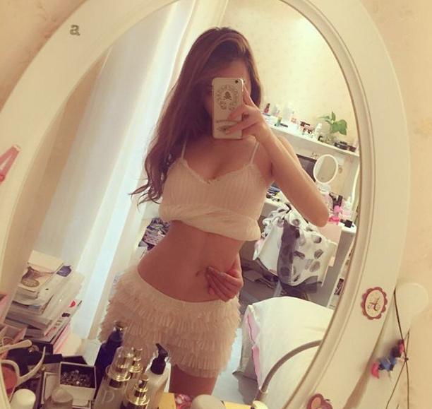 参观郭富城在香港的豪宅，给老婆买了满桌子化妆品，太让人羡慕了