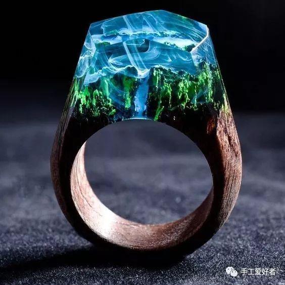 神秘深林｜木与树脂的缠绵史诗