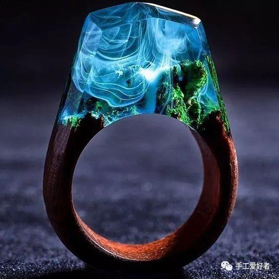 神秘深林｜木与树脂的缠绵史诗