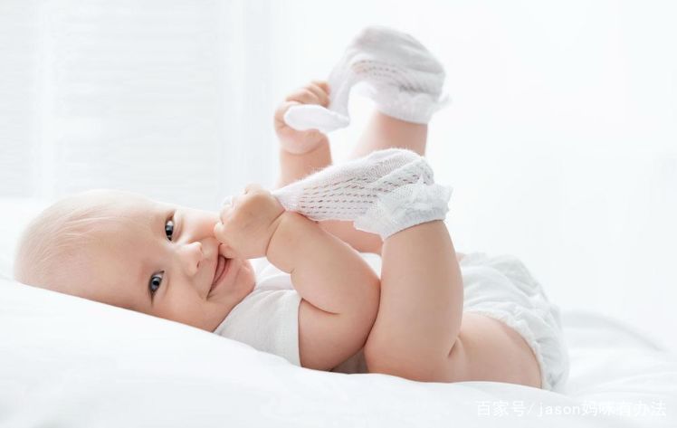 夏天宝宝需要穿袜子吗?不穿袜子有好处,但是这些情况下需要穿