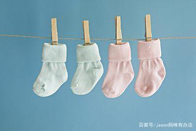 夏天宝宝需要穿袜子吗?不穿袜子有好处,但是这些情况下需要穿