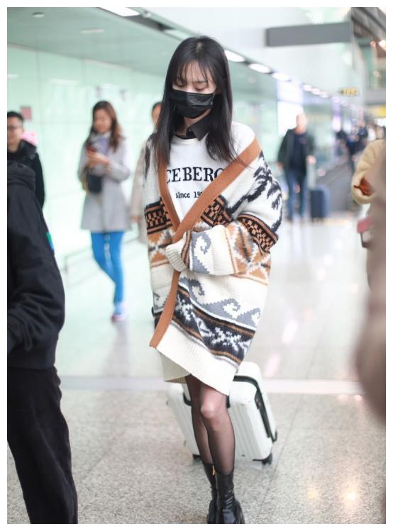 谁说针织开衫是衣柜里的龙套单品?针织开衫这样穿,优雅有气质